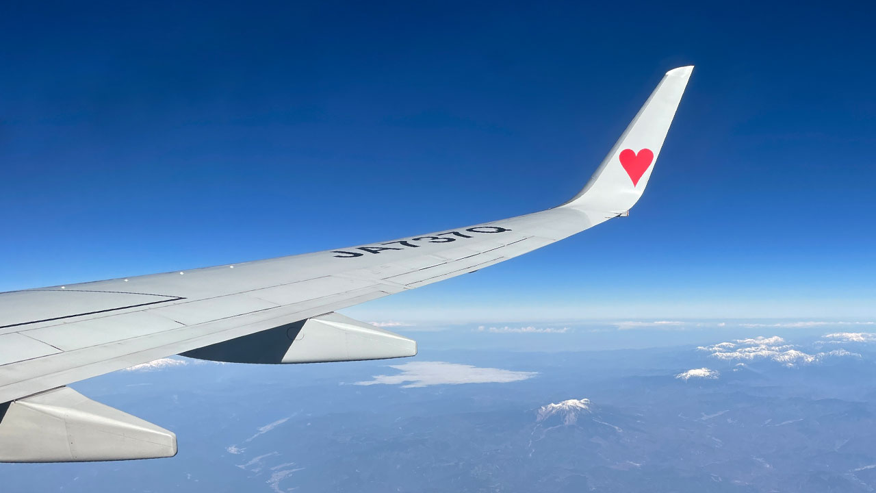 飛行機の窓からの写真