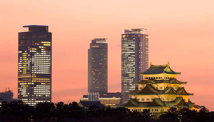 名古屋城と高層ビル（イメージ）