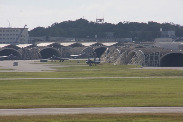嘉手納空軍基地は東京ドーム420個分の規模！滑走路も4,000ｍ級が２本。