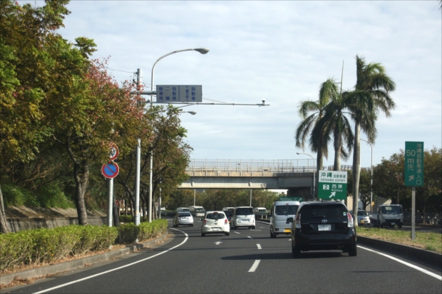 沖縄の観光旅行はレンタカーがキホン？