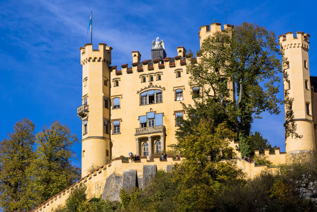 必見ドイツ名城ノイシュバンシュタイン城を造った人物とは Tripiteasy