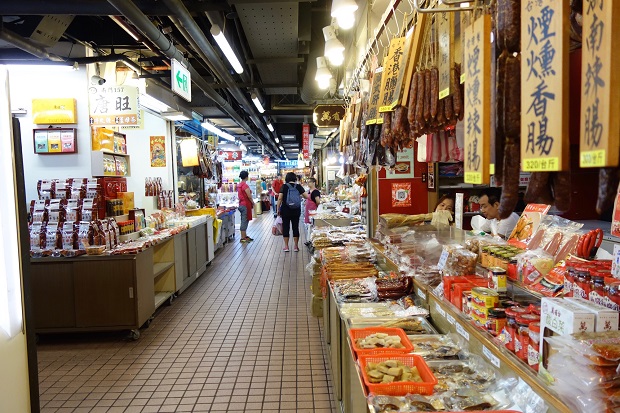 「南門市場」はビルの中にあります。（写真提供：本田マイコさん）