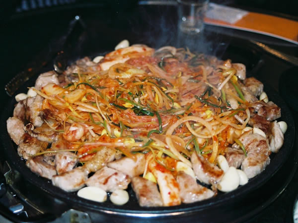 韓国有数の養豚地帯・釜山ならではの豚料理「ティッコギ」