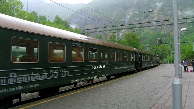 フィヨルド観光に欠かせない交通手段「フロム鉄道」