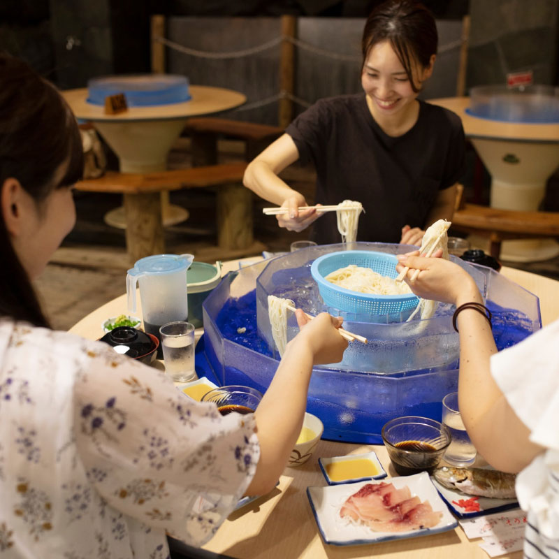 ROTATING SOMEN NOODLES