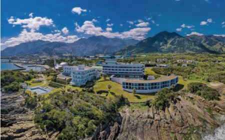 THE HOTEL YAKUSHIMA
                                