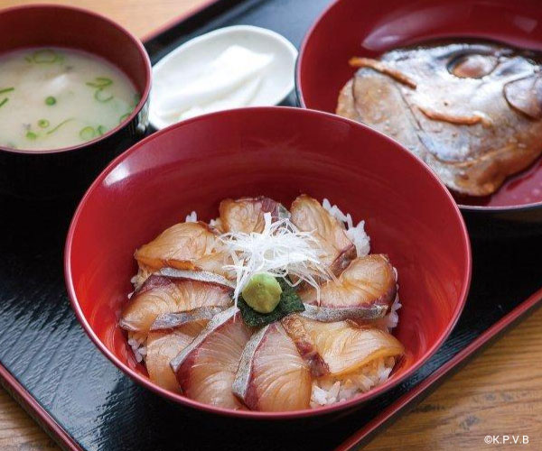 
                            Kampachi Donburi