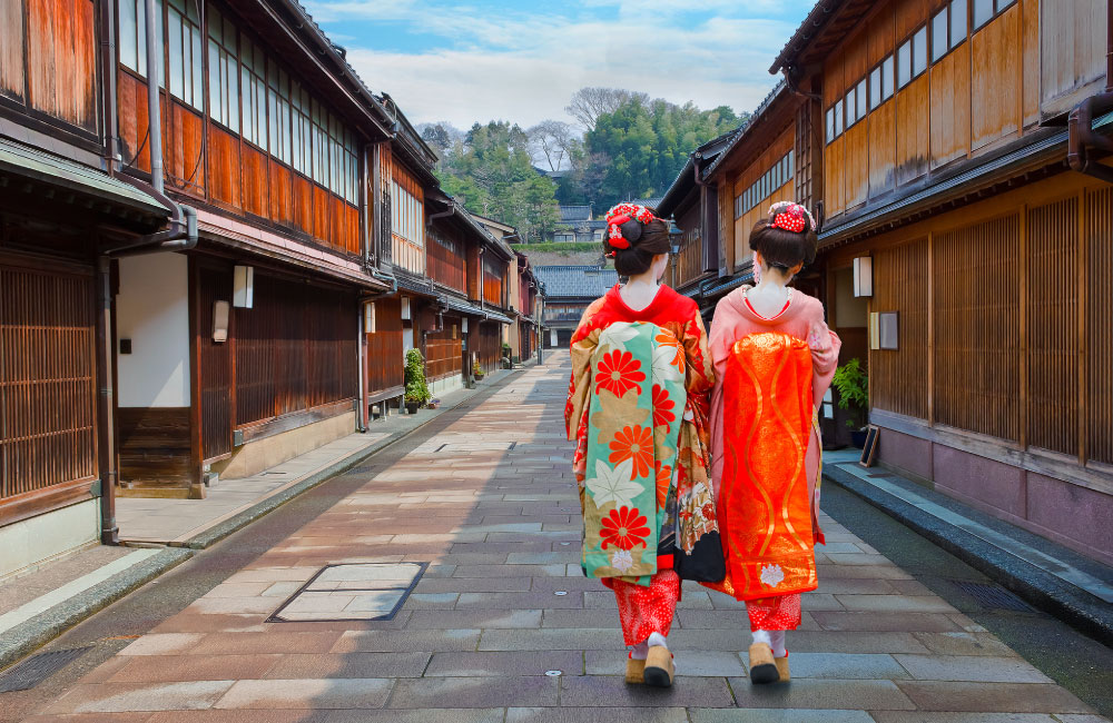 Maiko walking in the Hanamachi