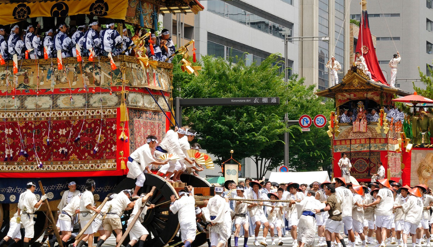 Osaka and Kyoto Stunning Cherry Blossoms and summer Cruise Tour