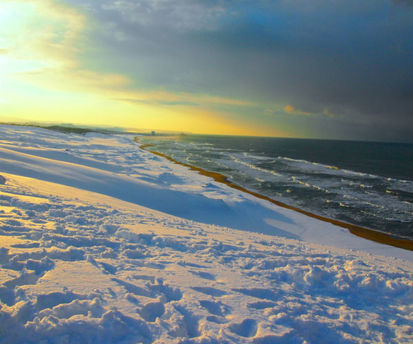 Tottori sand dunes with snow