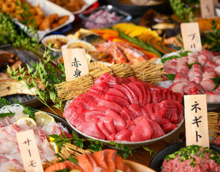 Walking tour in Tokyo's Koto district with Toyosu Fish Market buffet lunch