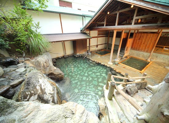 露天風呂・かがみの滝湯（イメージ）