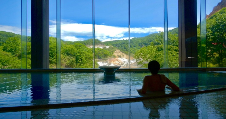 登別屈指の雄大な眺望が楽しめる大浴場　提供：第一滝本館