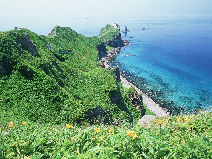 神威岬　提供：北海道観光振興機構