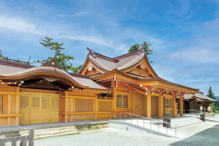 阿蘇神社拝殿　提供：阿蘇市