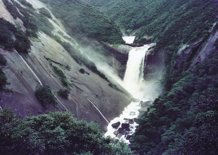 千尋の滝　提供：鹿児島県観光連盟