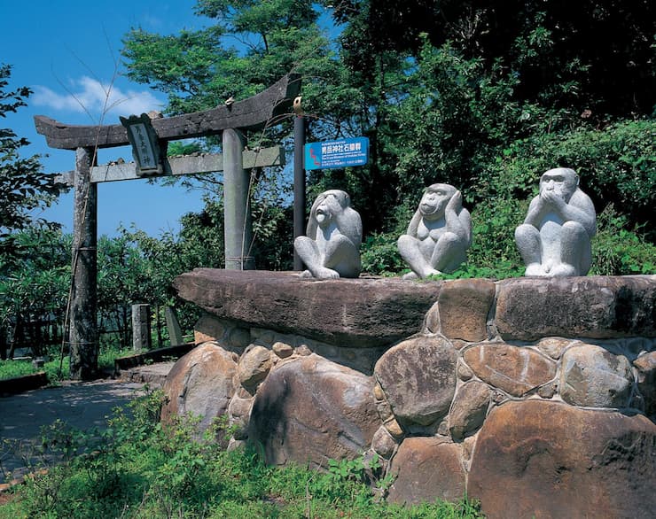 男岳神社石猿群