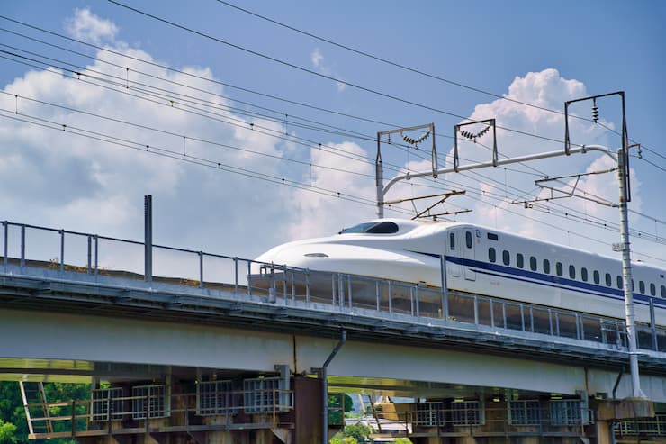 夏の空と新幹線