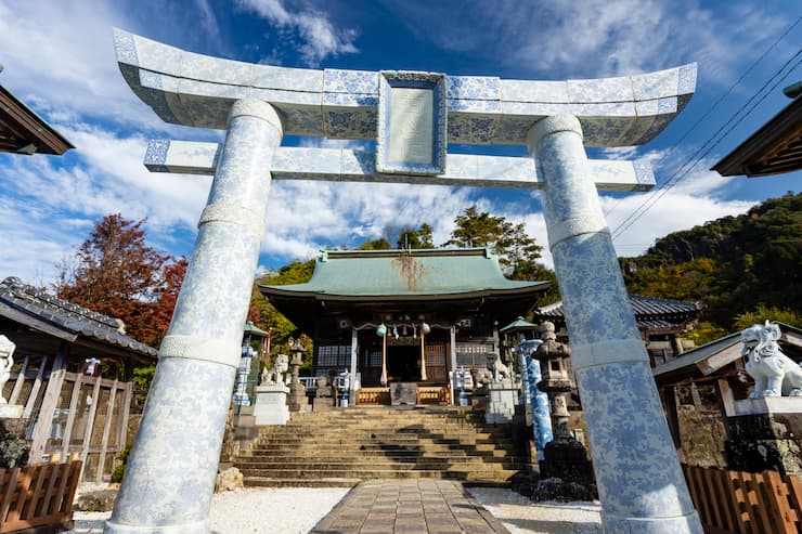 陶山神社の磁器製の鳥居　提供：佐賀県観光連盟