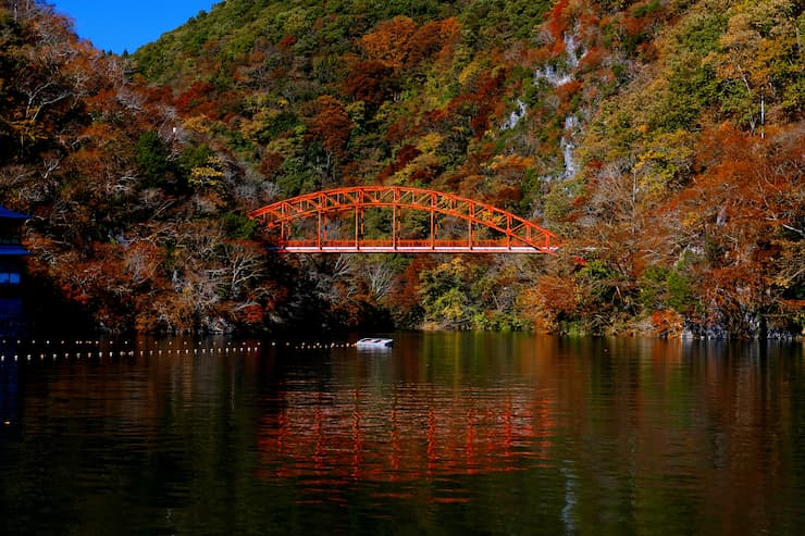 広島県帝釈峡　神竜湖の紅葉