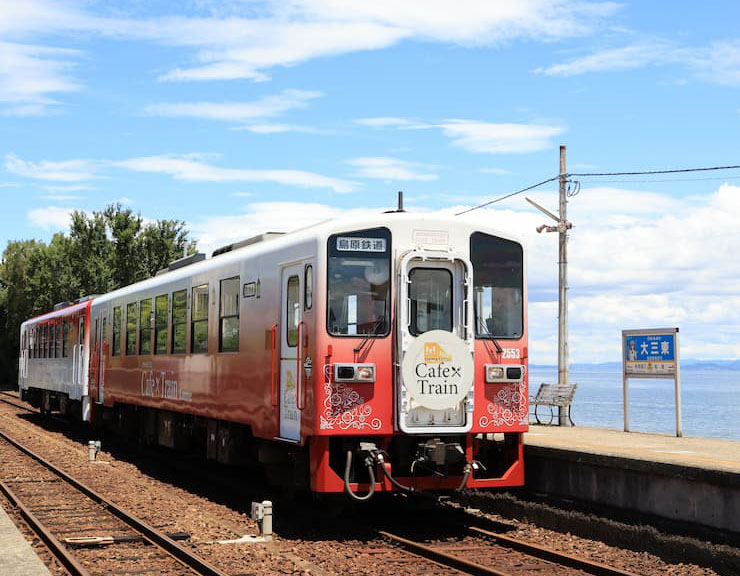 しまてつカフェトレイン　提供：島原鉄道