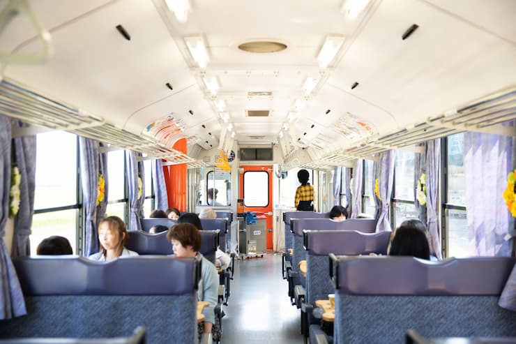 しまてつカフェトレイン車内　提供：島原鉄道