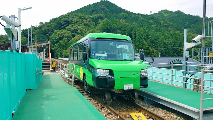 阿佐海岸鉄道DMV　提供：徳島県観光協会