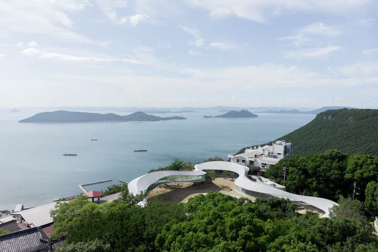 高松市屋島山上交流拠点施設「やしまーる」©SUO