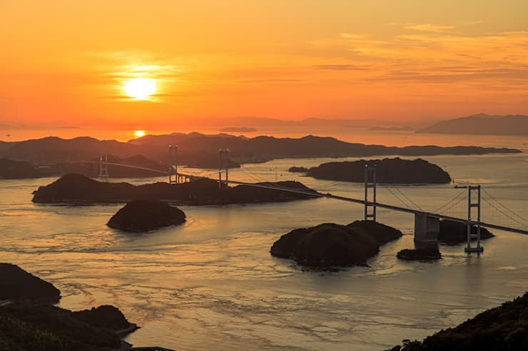 亀老山展望公園から見た夕日としまなみ海道