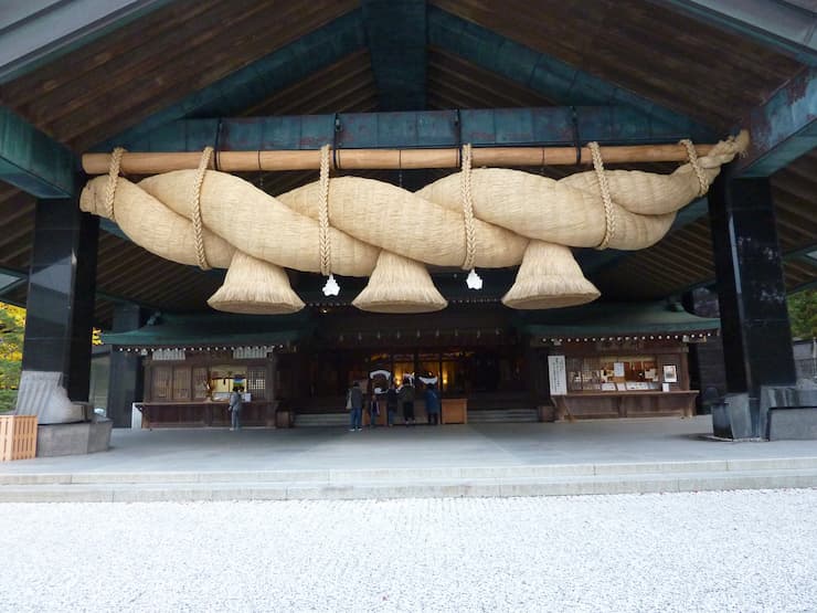 島根県_出雲大社神楽殿（大注連縄）