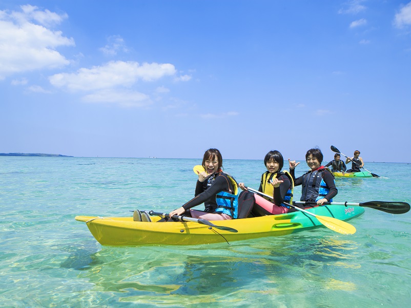 青い海大パノラマシーカヤックツアー（Cコース）／1日6便／バーベキュー付きプランあり | H.I.S. LeaLeaOKINAWA