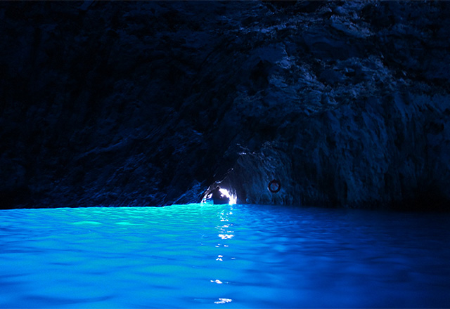 HIS 絶景 - 青の洞窟 イタリア・カプリ島
