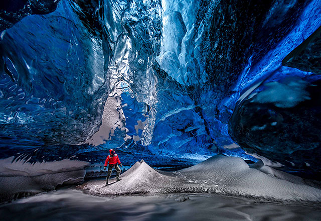 アイスランド 氷河の洞窟