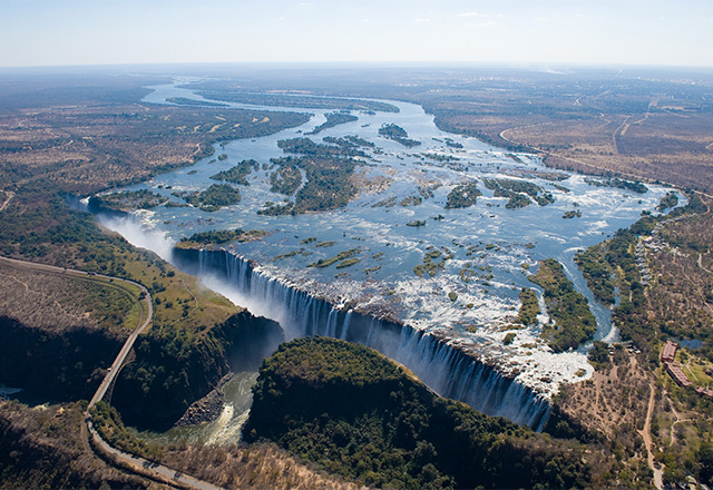 最大の水量を誇る世界三大瀑布のひとつ